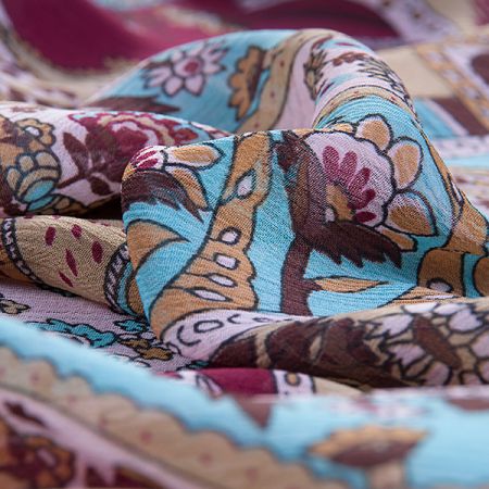 Šifon plise motiv paisely v odstínech vínové