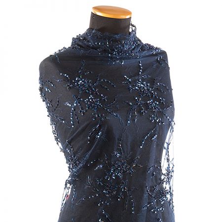 Krajka výšivka na tylu korálky/flitry/rokajl  tm.modrá