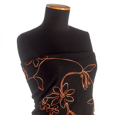 Vlněný úplet s květinovou výšivkou černá/oranžová
