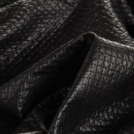 Podšívka prošev geometrický vzor kostky černý