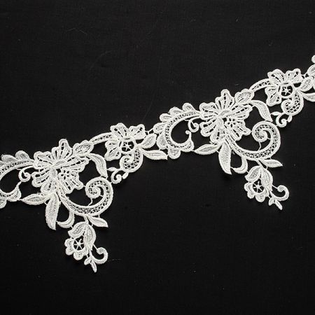 Krajka zdobný lem slonová kost