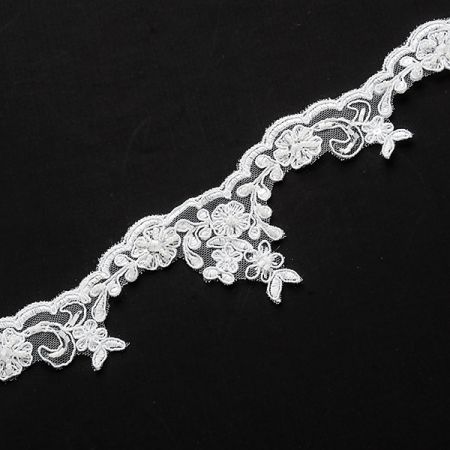 Krajka lem vzdušná na tylu bílá korálky/rokajl/flitry