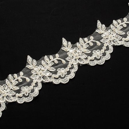 Krajka lem slonová kost  perličky/flitry/korálky