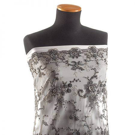 Krajka výšivka na tylu rokajl/korály/flitry šedá