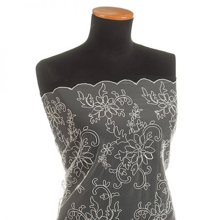 Krajka jemná výšivka na tylu smetanová