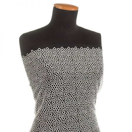 Efektní hrubá krajka geometrický vzor slonová kost