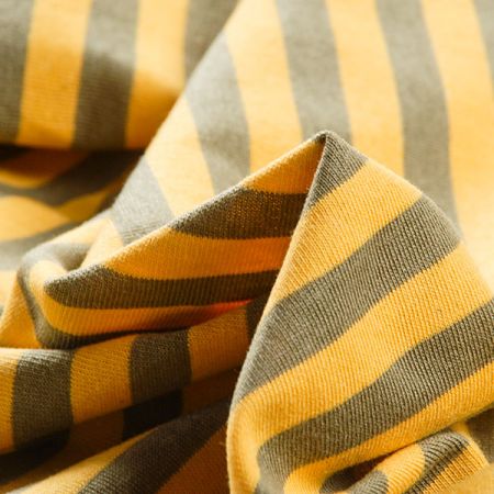 Úplet bavněný proužek olivov-okrový