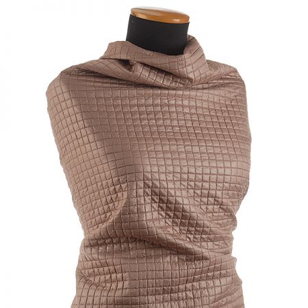 Prošev geometrický vzor kostky béžový