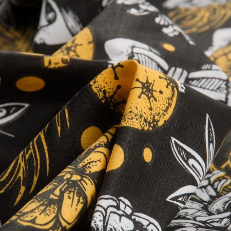 Bavlněná látka vánoční vzor šišky a ozdoby žlutočerná