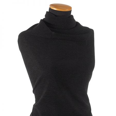 Úplet teplejší s nízkým vlasem černý