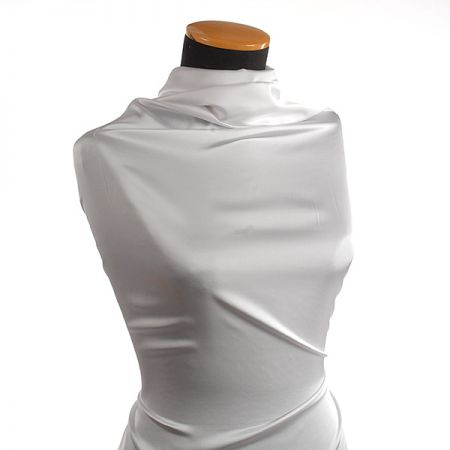 Jemný hladký satén imitace hedvábí bílý