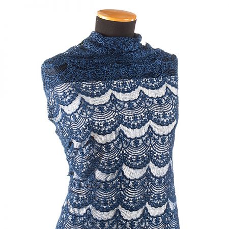 Efektní hrubá krajka motiv květy/vlnky tmavší modrá