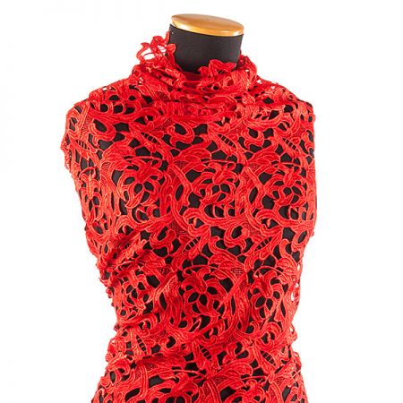 Efektní hrubá krajka květ/ornament červená