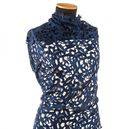 Efektní hrubá krajka květ/ornament tm.modrá