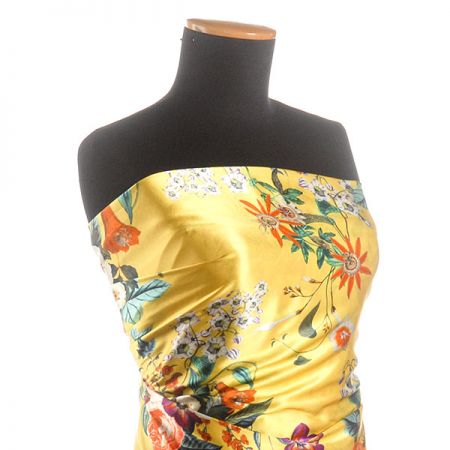 Hedvábný atlas květinový vzor jasně žlutý