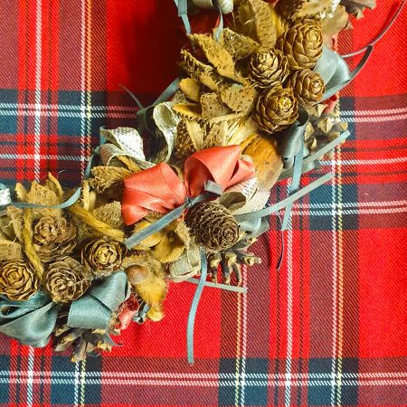 Kostýmová látka vzor kostky tartan červená