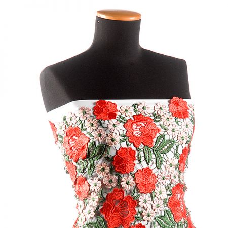 Hrubá krajka plastický květ červenozelená