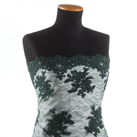 Krajka na vzorovém tylu květy tmavě zelená