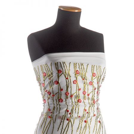 Tyl s výšivkou květů červenorůžových bílý