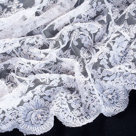 Krajka výšivka na tylu korálky/rokajl slonová kost