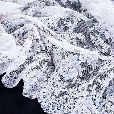 Krajka výšivka na tylu v barvě slonové kosti