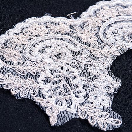 Exkluzivní krajka lem ve smetanová