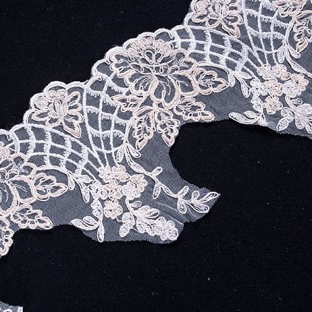 Exkluzivní krajka lem květinový motvi smetanová