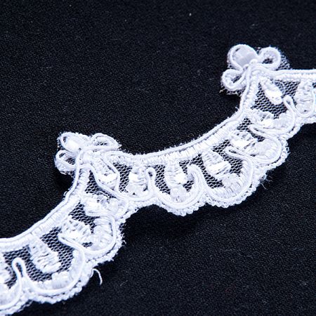 Efektní krajka lem s flitry/korálky/rokajlem bílá