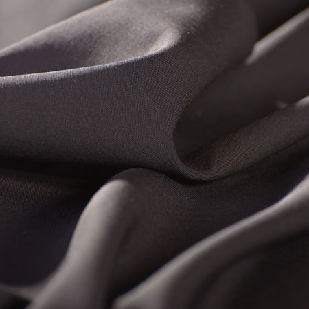 Vlnená kostýmová látka čierna