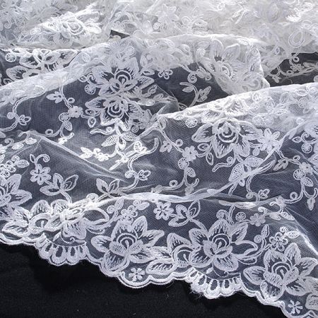 Krajka výšivka na tylu květinový motiv slonová kost II.jakost