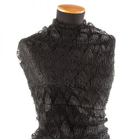 Efektní hrubá krajka květy černá