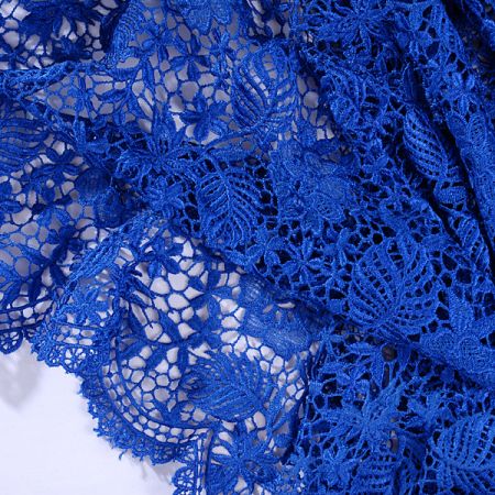 Efektní hrubá krajka květinový vzor modrá