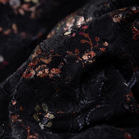 Efektní pružná krajka s nevšedním tiskem černá