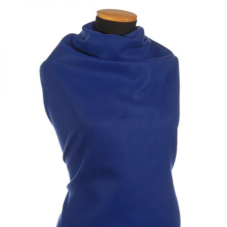 Flauš látka na kabát ve švestkově modré barvě