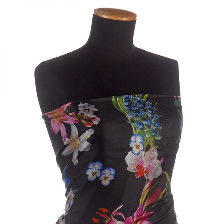 Hedvábná látka vzor orchidea/maceška černá