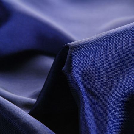 Podšívka viskozová modrofialové barvy