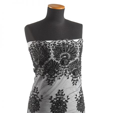 Krajka na tylu černá výšivka korálky