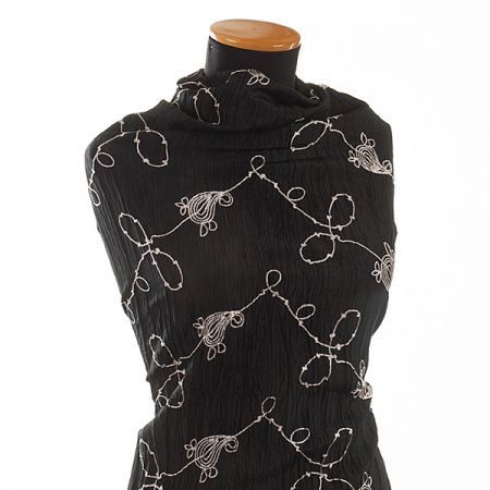 Taft kreš doplněn výšivkou černá/bílá