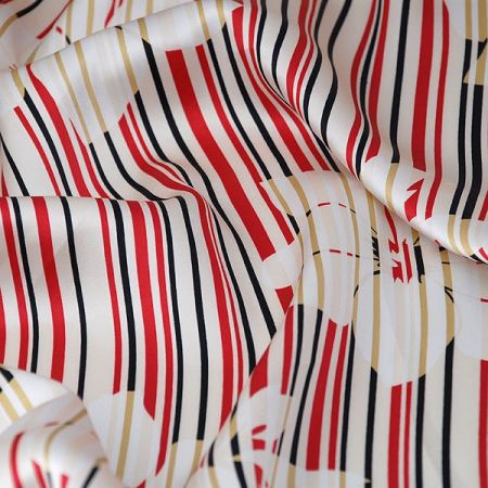 Hedvábný satén vzor pruhy a květy