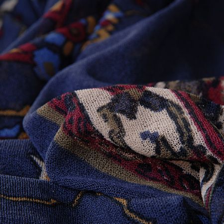 Úplet žoržetového vzhledu tisk etno tm.fialová