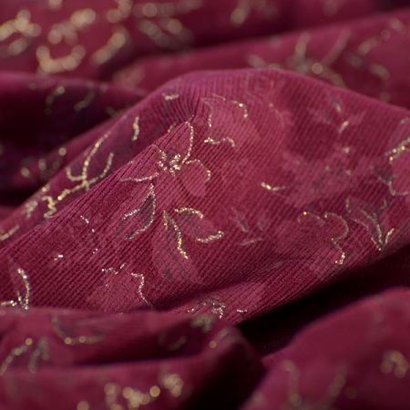 Pružný manšestr květinový vzor vínový