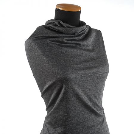 Úplet lamé tmavší šedostříbrný