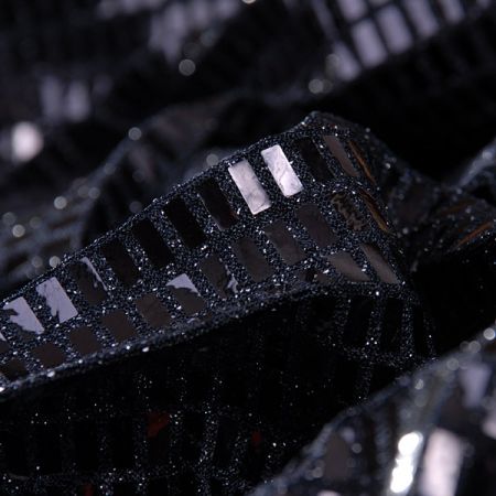 Úplet s flitry ve tvaru obdélníků černý