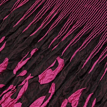 Látka kupón dva tvarované kraje fuchsie/černá