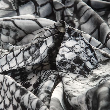 Satén imitace hedvábí hadí kůže černá bílá