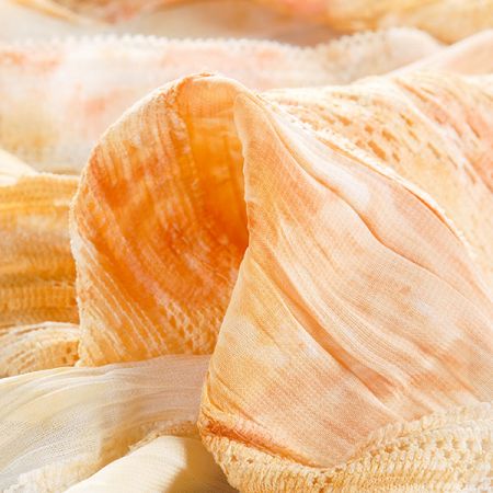 Šifon plise krajková aplikace s batikou pastel oranžový