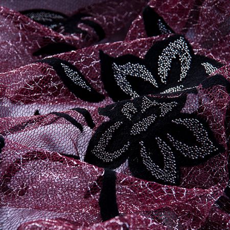 Efektní krajka vyšívaný tyl s bordurou bordó/černá