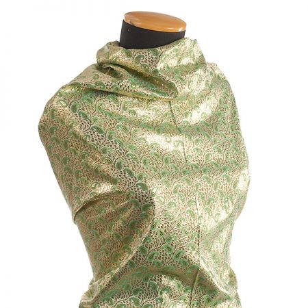 Brokát jemný paisley motiv zlatozelený