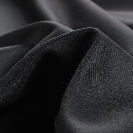 Vlněná kostýmová látka černá šikmý pruh