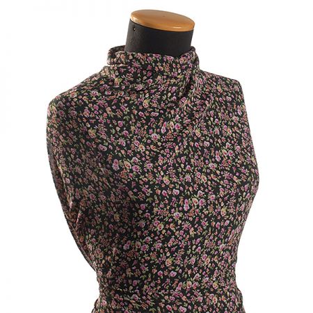 Jemný pružný šifon motiv květů černý